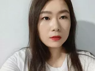 DellaLee live toy